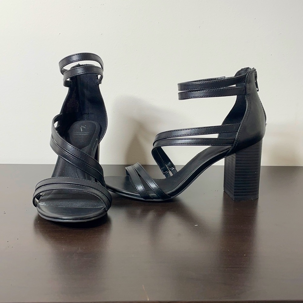 Simply Vera sandal in black size 8M